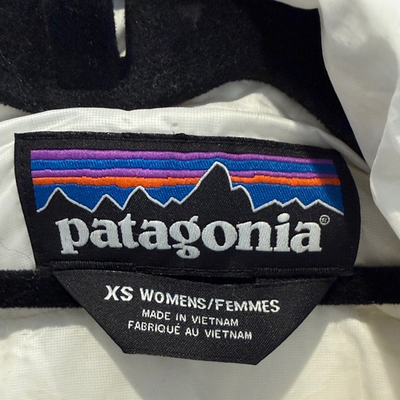 Patagonia Women's White Quilted Vest - Picture 2 of 4
